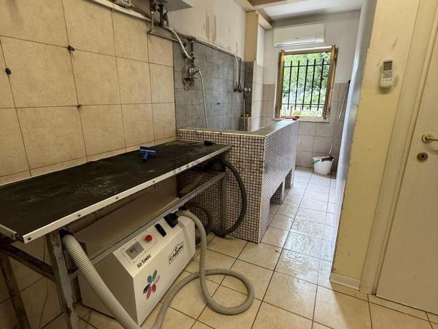 Locale Commerciale in vendita a San Giustino, Umbria