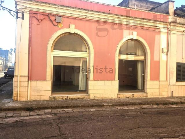 Locale Commerciale in vendita a Puglia, Lecce