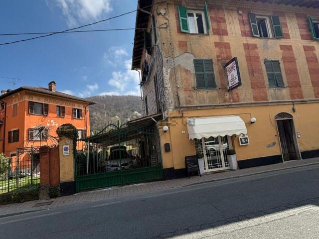 Locale Commerciale in vendita a Ronco Scrivia, Liguria