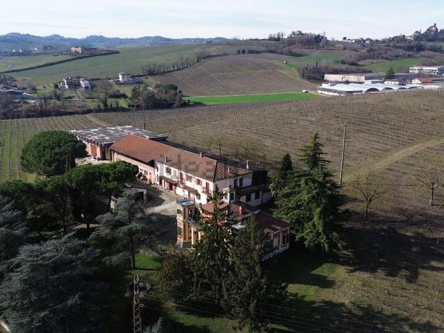 Locale Commerciale in vendita a Valentino, Casale Monferrato