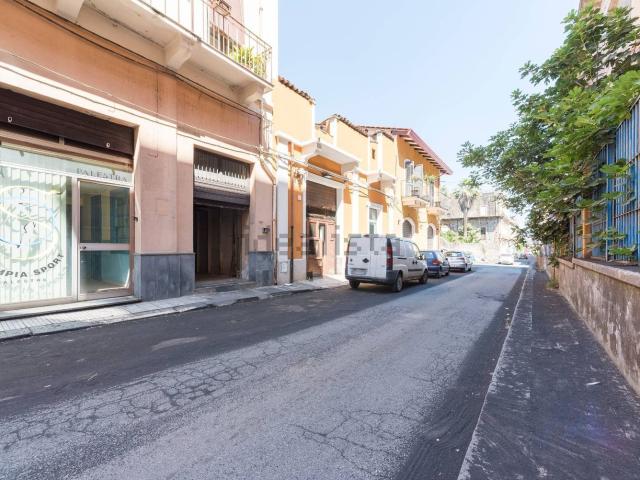 Locale Commerciale in vendita a Giarre, Sicilia