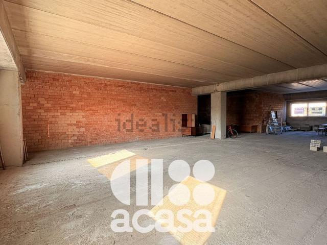 Locale Commerciale in vendita a Cesenatico, Reggio Emilia
