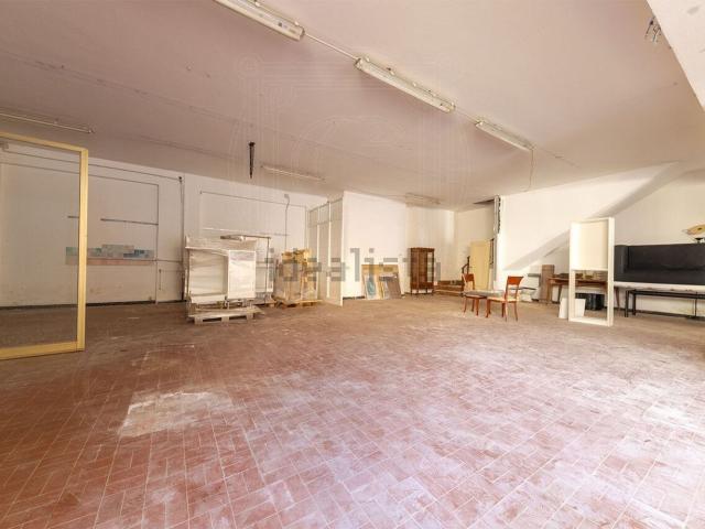 Locale Commerciale in vendita a Sampierdicanne, Chiavari