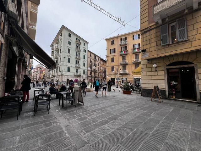 Locale Commerciale in vendita a Vicci, La Spezia
