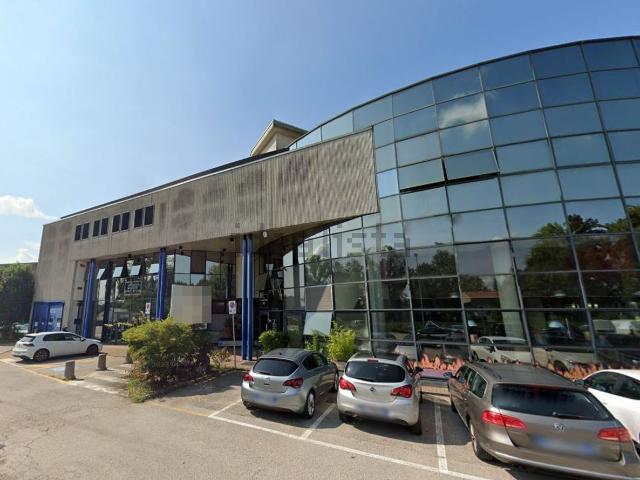 Locale Commerciale in vendita a Vicenza, Veneto