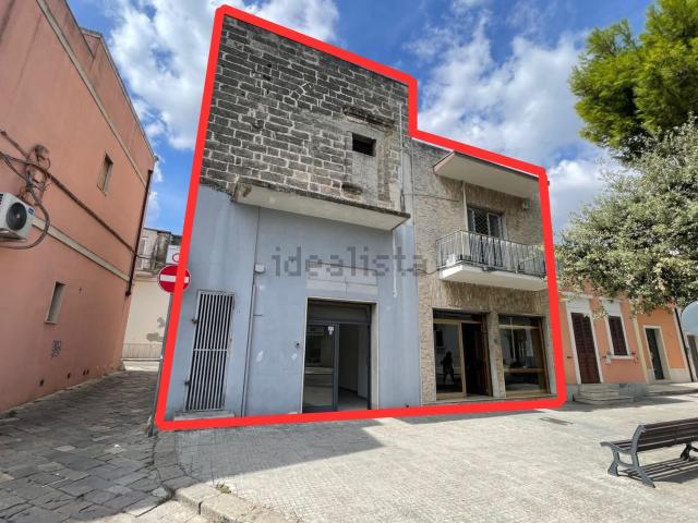 Locale Commerciale in vendita a Puglia, Lecce