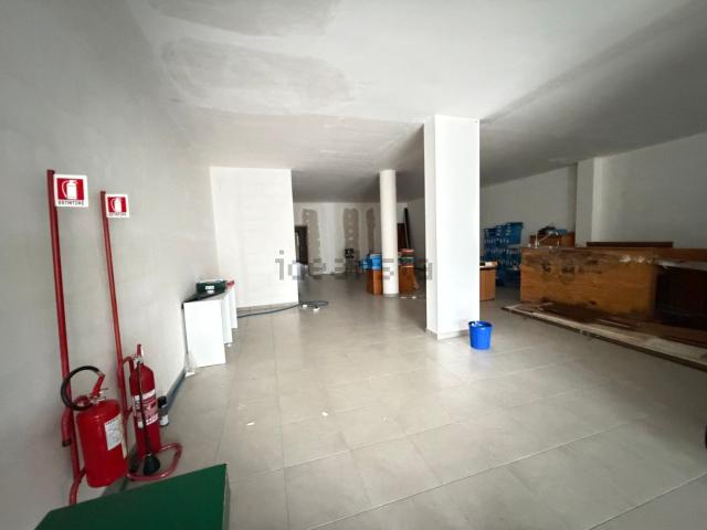 Locale Commerciale in vendita a Montesilvano, Abruzzo