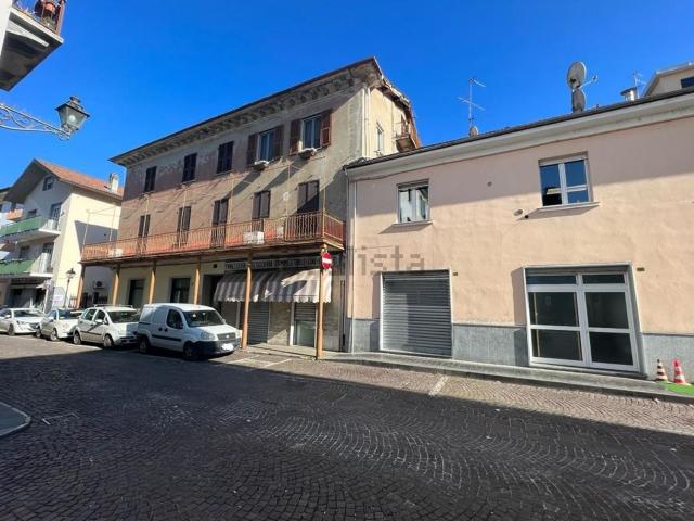 Locale Commerciale in vendita a Carcare, Liguria