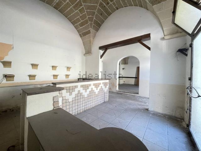 Locale Commerciale in vendita a Puglia, Lecce