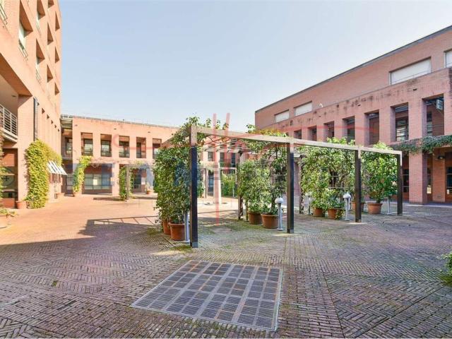 Locale Commerciale in vendita a Santa Valeria, Seregno