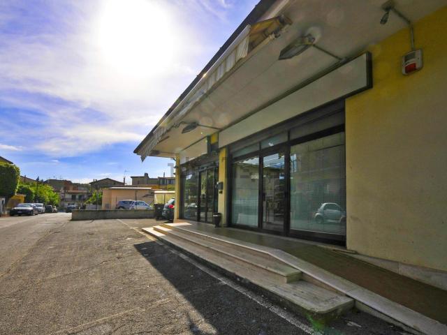 Locale Commerciale in vendita a Roma Capitale, Lazio
