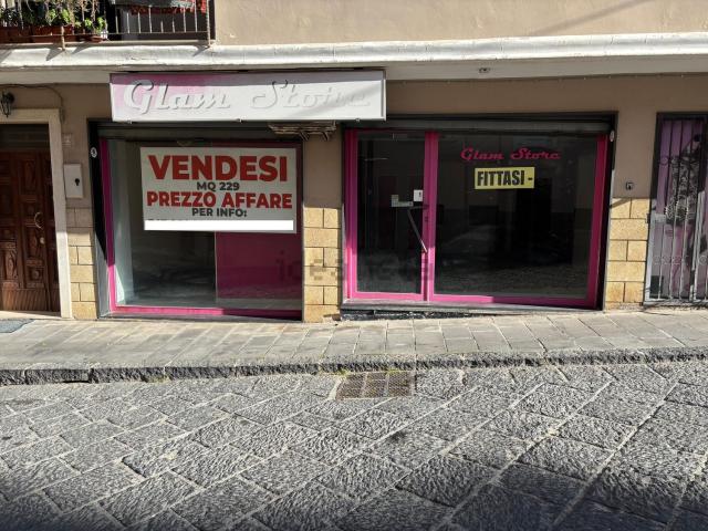 Locale Commerciale in vendita a Calabria, Crotone