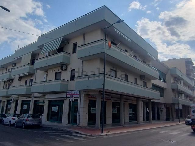 Locale Commerciale in vendita a Puglia, Taranto