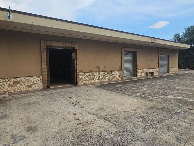 Locale Commerciale in vendita a Veroli, Lazio