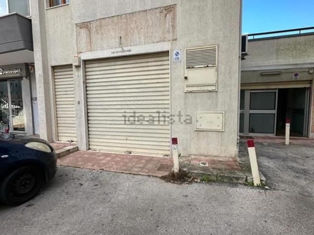 Locale Commerciale in vendita a Puglia, Brindisi