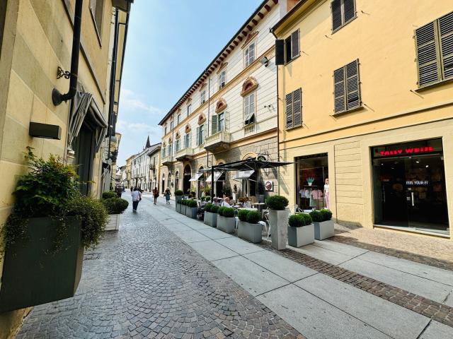 Locale Commerciale in vendita a Piemonte, Torino