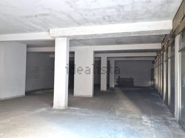Locale Commerciale in vendita a Puglia, Taranto