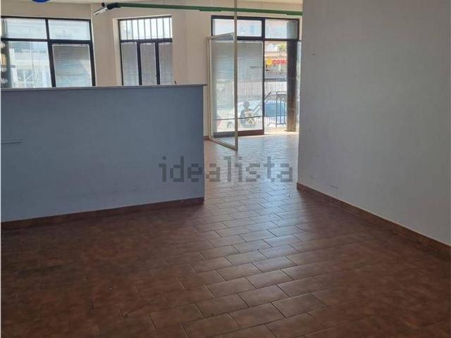 Locale Commerciale in vendita a Cellole, Campania