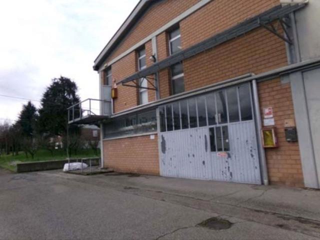 Locale Commerciale in vendita a Val d’Enza, Re