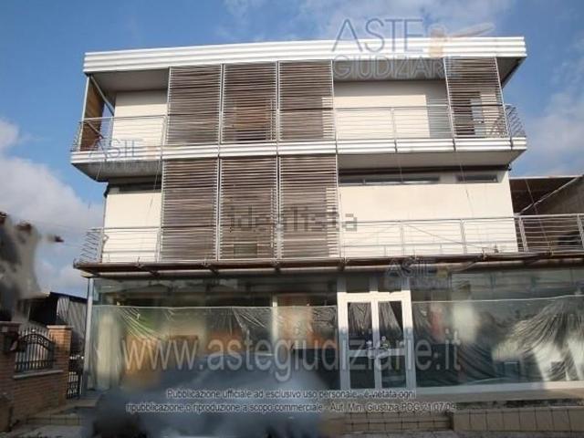 Locale Commerciale in vendita a Abbadia, Corropoli