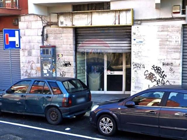 Locale Commerciale in vendita a Municipio 2, Puglia