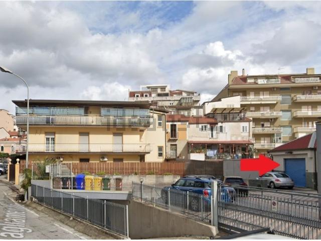 Locale Commerciale in vendita a Calabria, Catanzaro