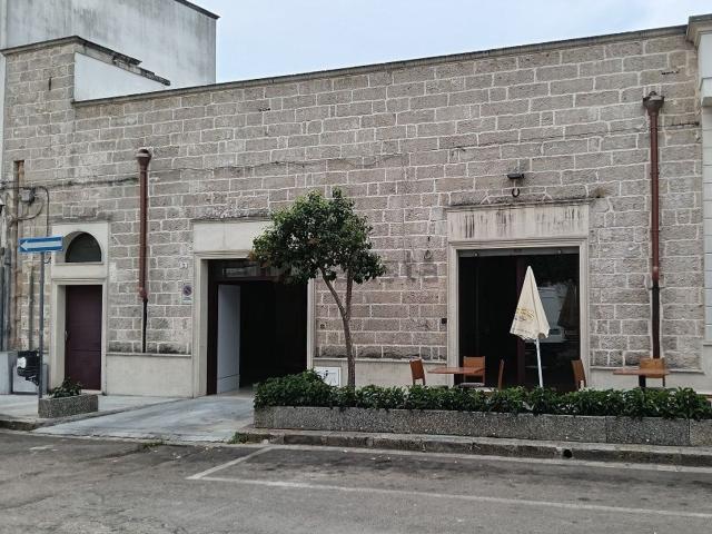 Locale Commerciale in vendita a Puglia, Lecce
