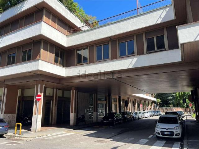 Locale Commerciale in vendita a Biumo Superiore, Varese