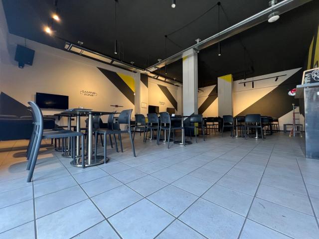 Locale Commerciale in vendita a Puglia, Barletta-andria-trani
