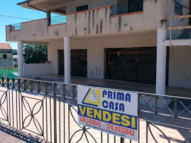 Locale Commerciale in vendita a Calabria, Catanzaro