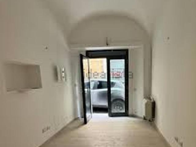 Locale Commerciale in vendita a Puglia, Taranto