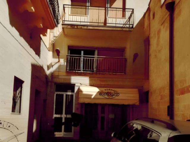 Locale Commerciale in vendita a Puglia, Taranto