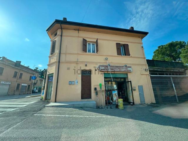 Locale Commerciale in vendita a Nuovo Circondario Imolese, Castel San Pietro Terme