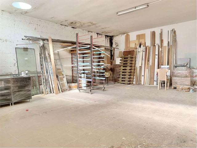 Locale Commerciale in vendita a Guglionesi, Molise