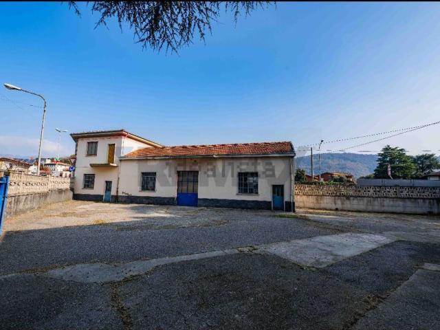 Locale Commerciale in vendita a Gorlago, Lombardia