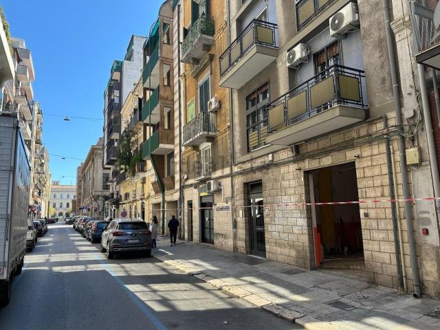 Locale Commerciale in vendita a Municipio 1, Puglia