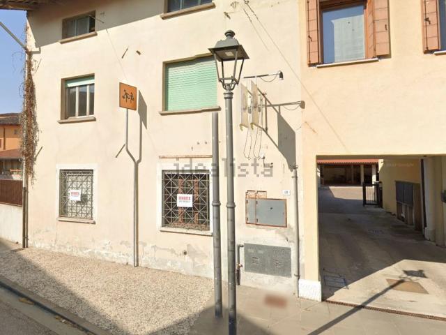 Locale Commerciale in vendita a Castions Di Strada, Friuli-Venezia Giulia
