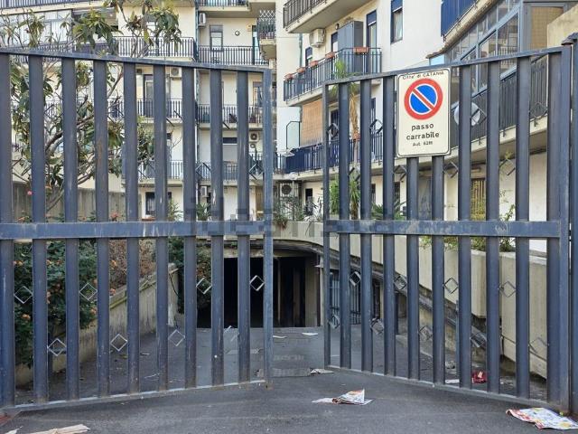 Locale Commerciale in vendita a Monte Po-Nesima-San Leone-Rapisardi, Catania
