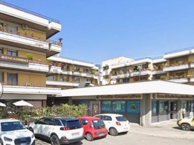 Locale Commerciale in vendita a Monterotondo Scalo, Roma Capitale