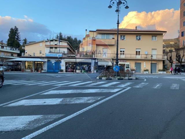 Locale Commerciale in vendita a Fiuggi, Lazio