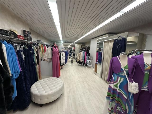Locale Commerciale in vendita a Gallo, Montecatini Terme