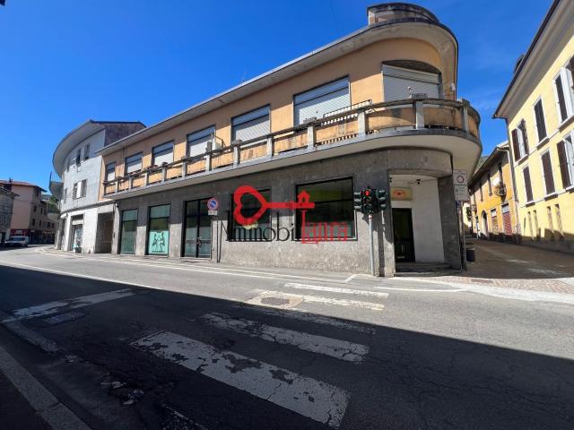 Locale Commerciale in vendita a Comunità Montana del Piambello, Arcisate