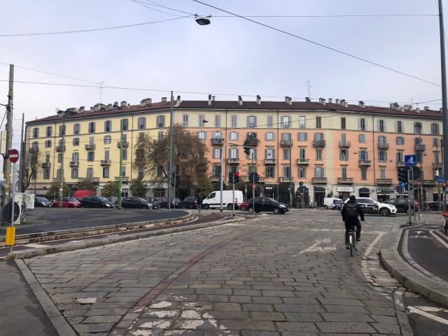 Locale Commerciale in vendita a Municipio 8 di Milano, Milano
