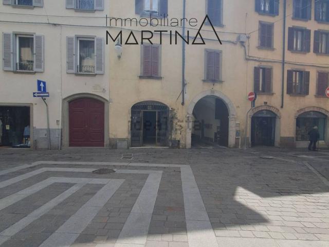 Locale Commerciale in vendita a Alzano Lombardo, Lombardia
