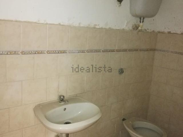 Locale Commerciale in vendita a Caiazzo, Campania