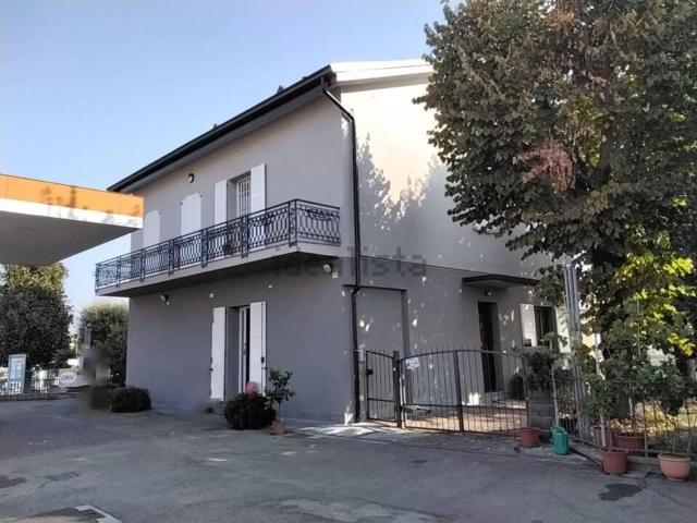 Locale Commerciale in vendita a Tresinaro - Secchia, Re
