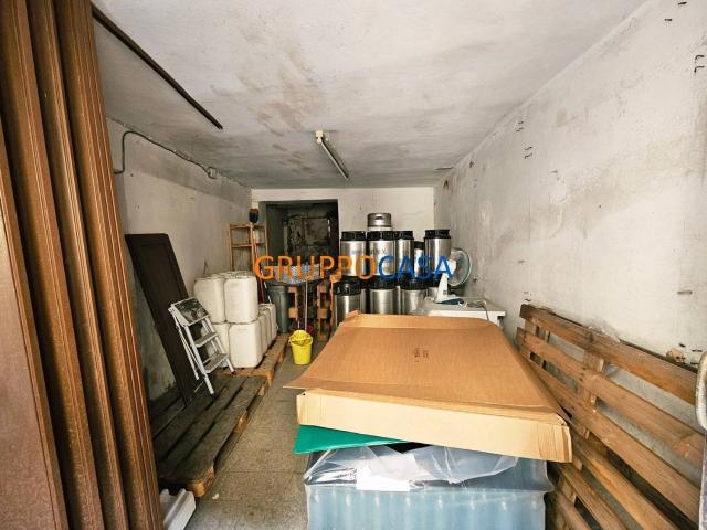 Locale Commerciale in vendita a Ricciano, Uzzano E Castello