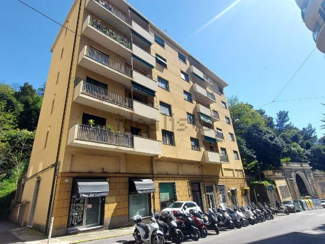 Locale Commerciale in vendita a Bassa Val Bisagno, Serra Riccò