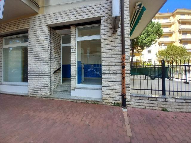 Locale Commerciale in vendita a Andora, Liguria