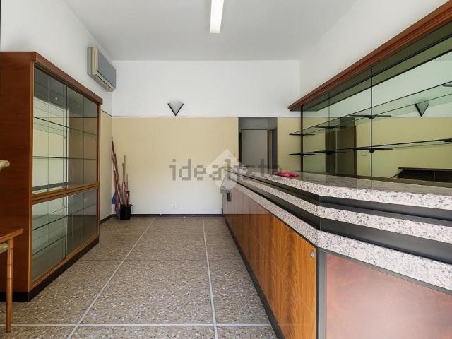 Locale Commerciale in vendita a Piemonte, Alessandria